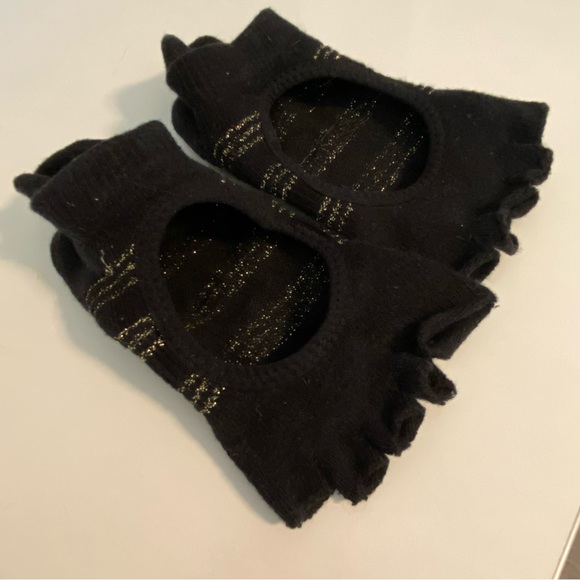Toesox Half Toe Bellarina Grip Socks size small black with gold glitter - Picture 4 of 4